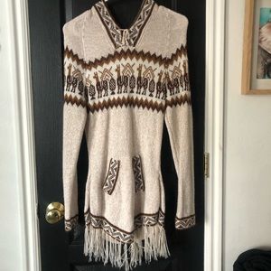 Women’s woven sweater with hoodie